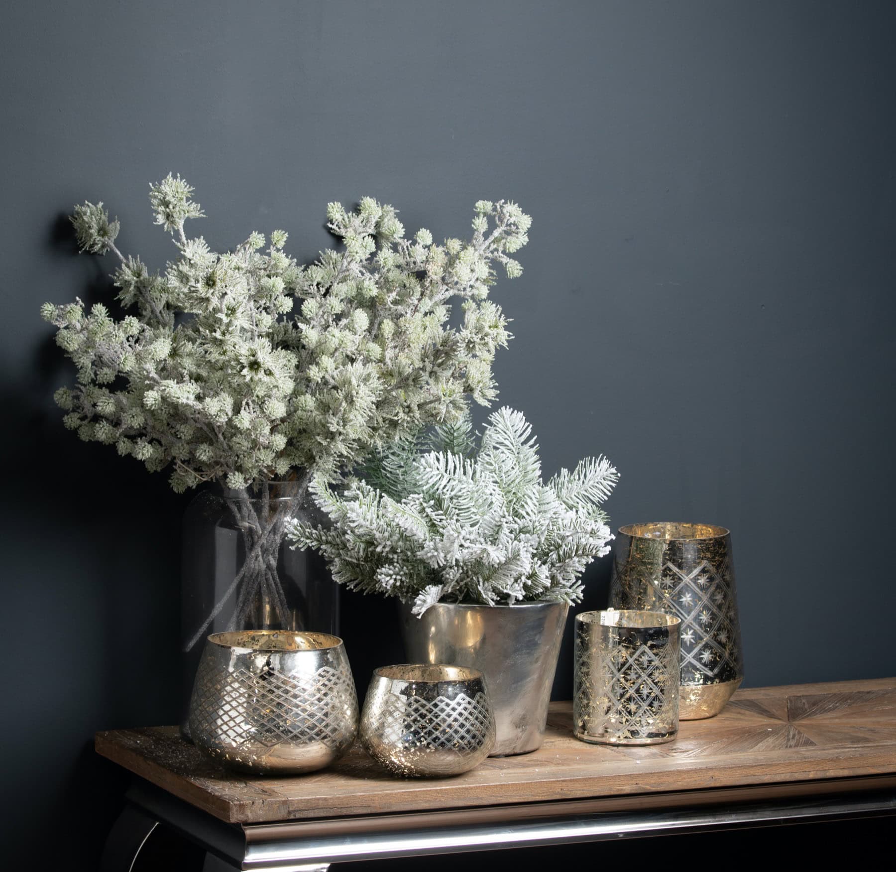 Single Snow Pine Spray – Material: Plastic